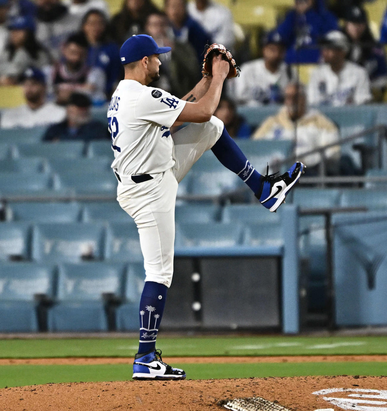 ドジャース対アスレチックス　9回表、ドジャース5番手で登板するロハス（撮影・滝沢徹郎）