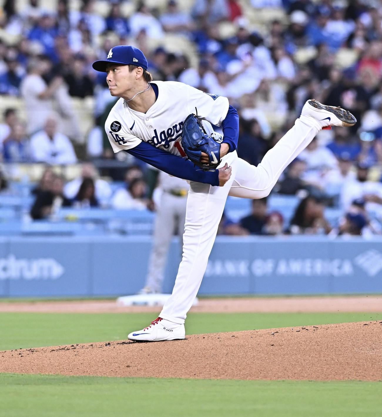 ドジャース対アスレチックス　ドジャース先発の山本（撮影・滝沢徹郎）