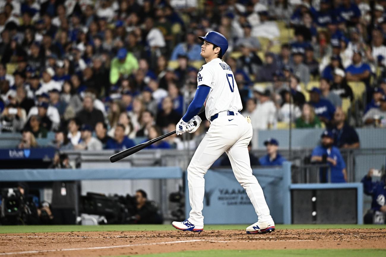 ドジャース対アスレチックス　4回裏ドジャース1死一塁、大谷は中越2点本塁打を放つ（撮影・滝沢徹郎）