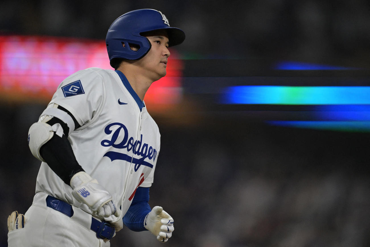 エンゼルス戦8回にソロ本塁打を放ったドジャース大谷翔平（ロイター）