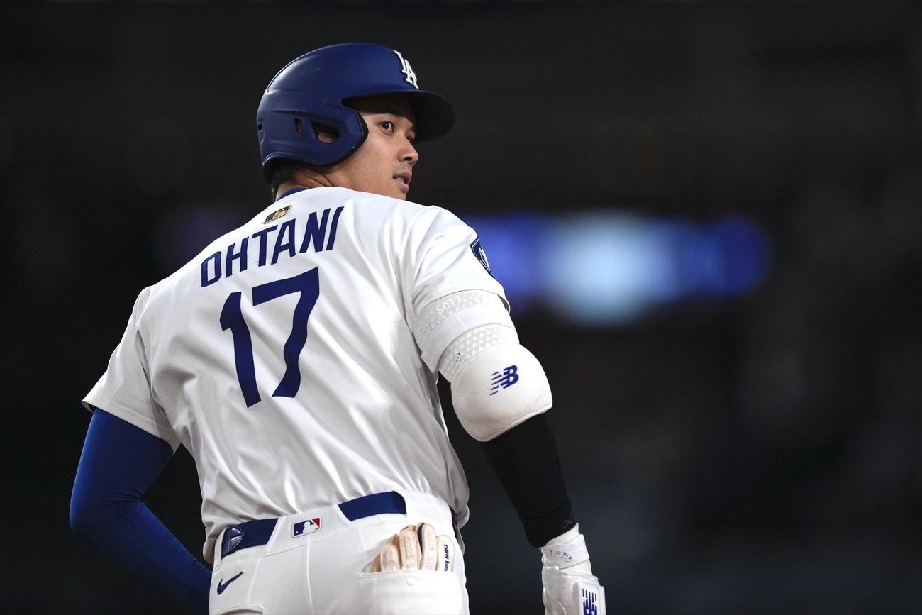 エンゼルス戦8回に3試合連続となる16号本塁打を放ったドジャース大谷翔平（AP)