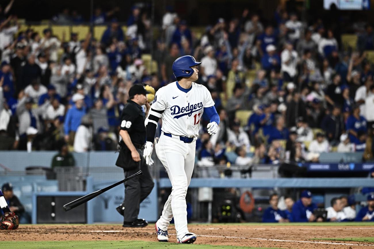 ドジャース対ダイヤモンドバックス　6回裏ドジャース無死、大谷翔平は左越えソロ本塁打を放つ（撮影・滝沢徹郎）