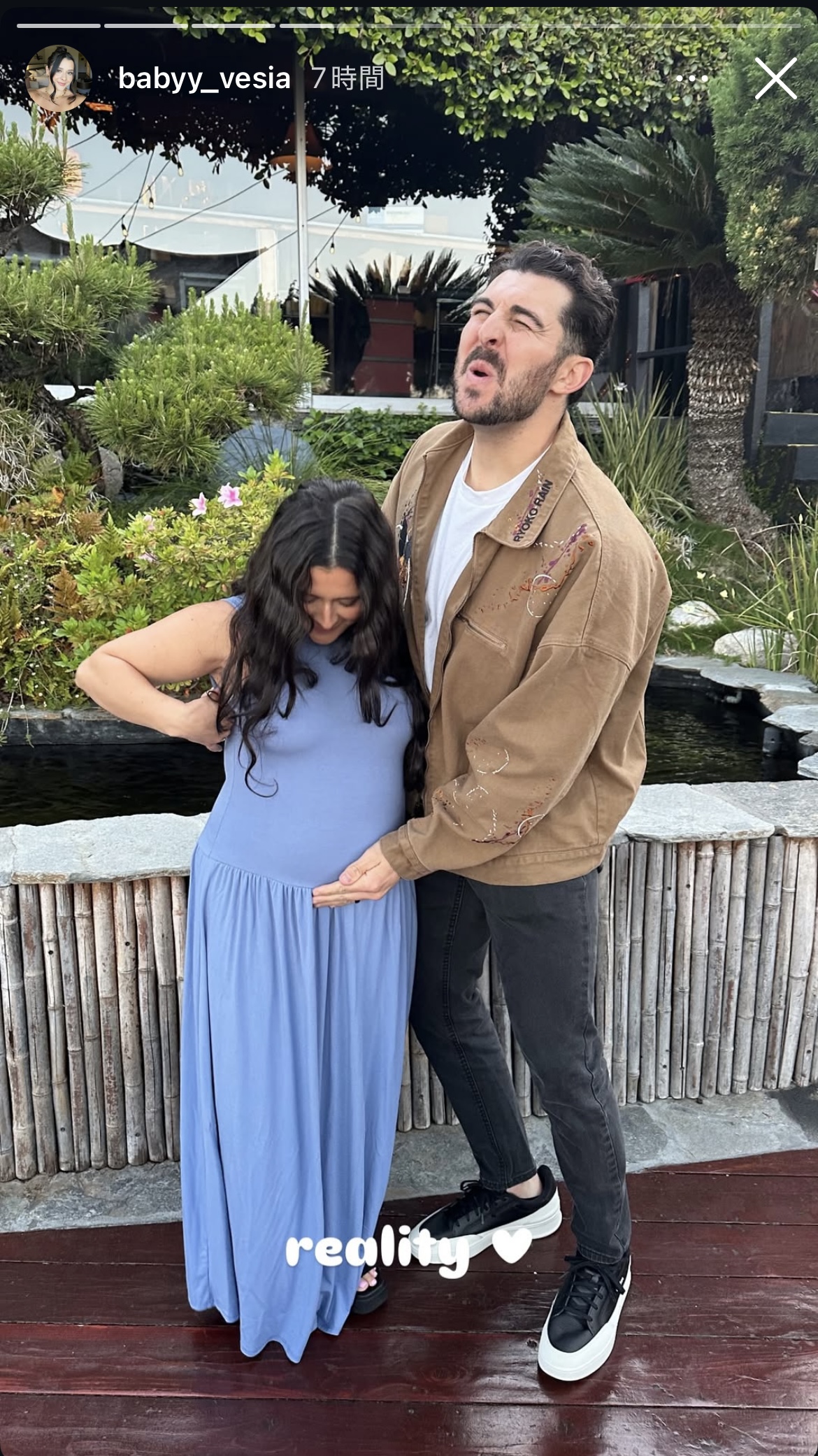 夫婦での仲良しマタニティーショット（ベシアの妻ケイラ夫人のインスタグラムから）