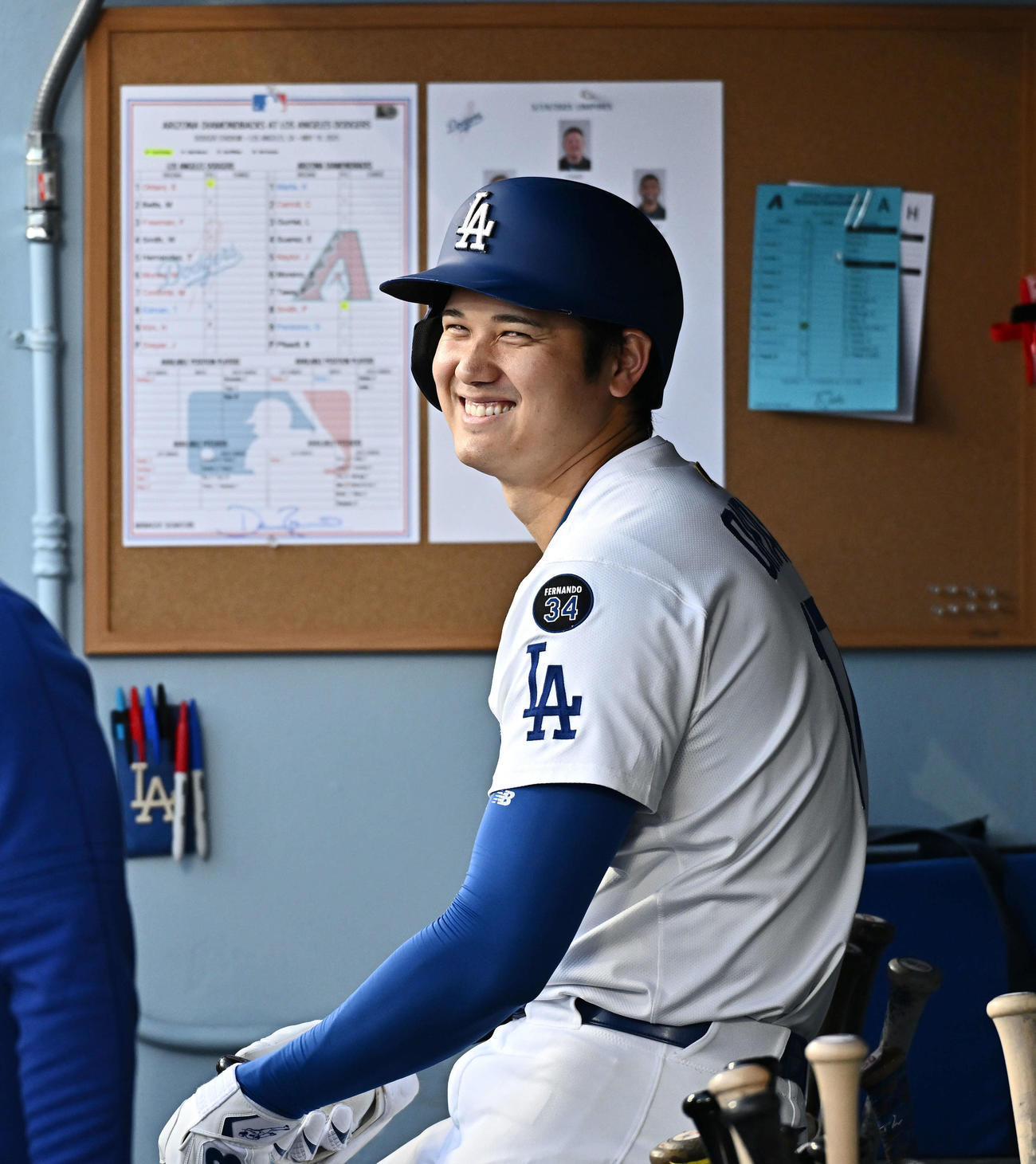 ドジャース対ダイヤモンドバックス　ベンチで笑顔のドジャース大谷（撮影・滝沢徹郎）