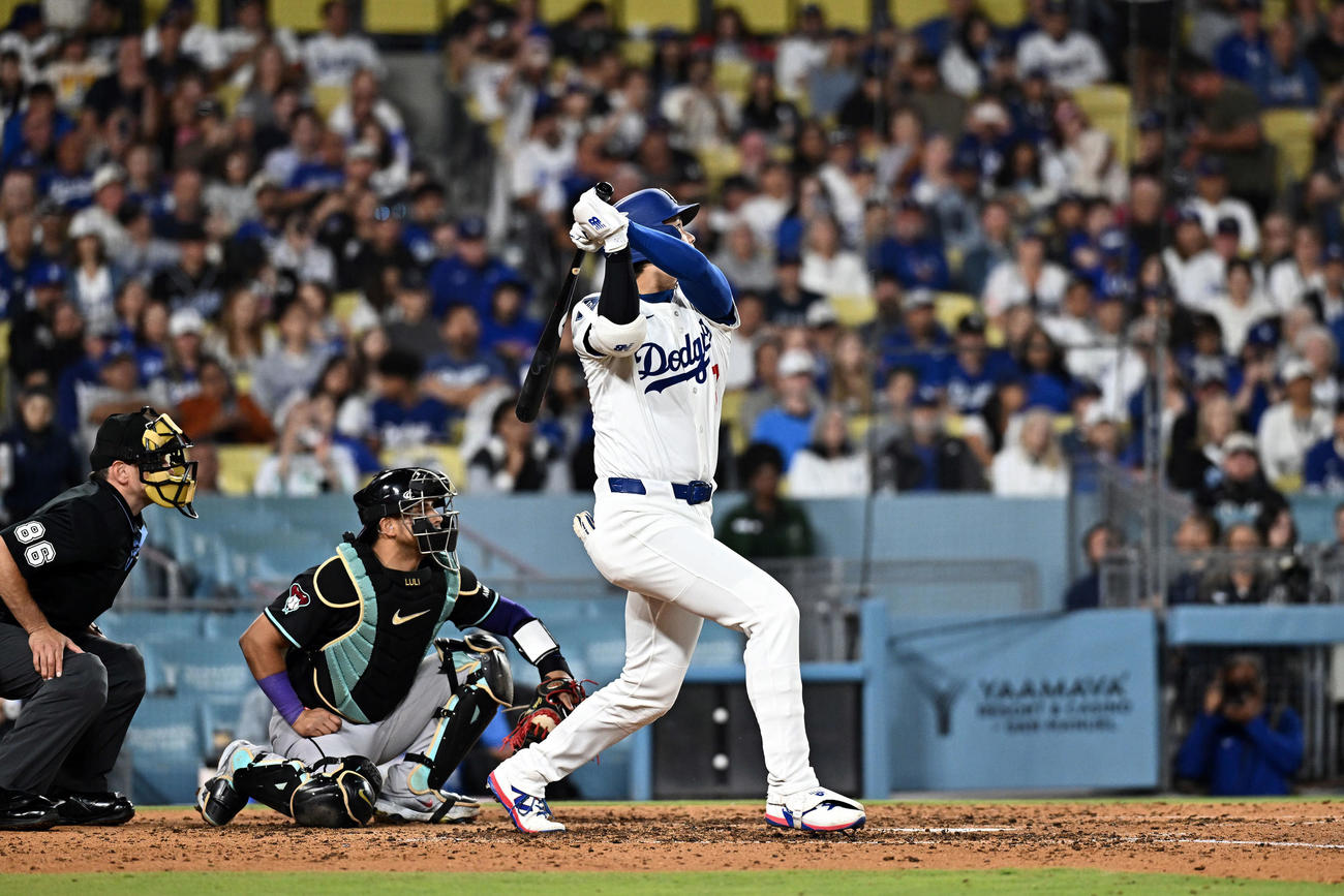 ドジャース対ダイヤモンドバックス　6回裏ドジャース1死、大谷は左越えソロ本塁打を放つ（撮影・滝沢徹郎）