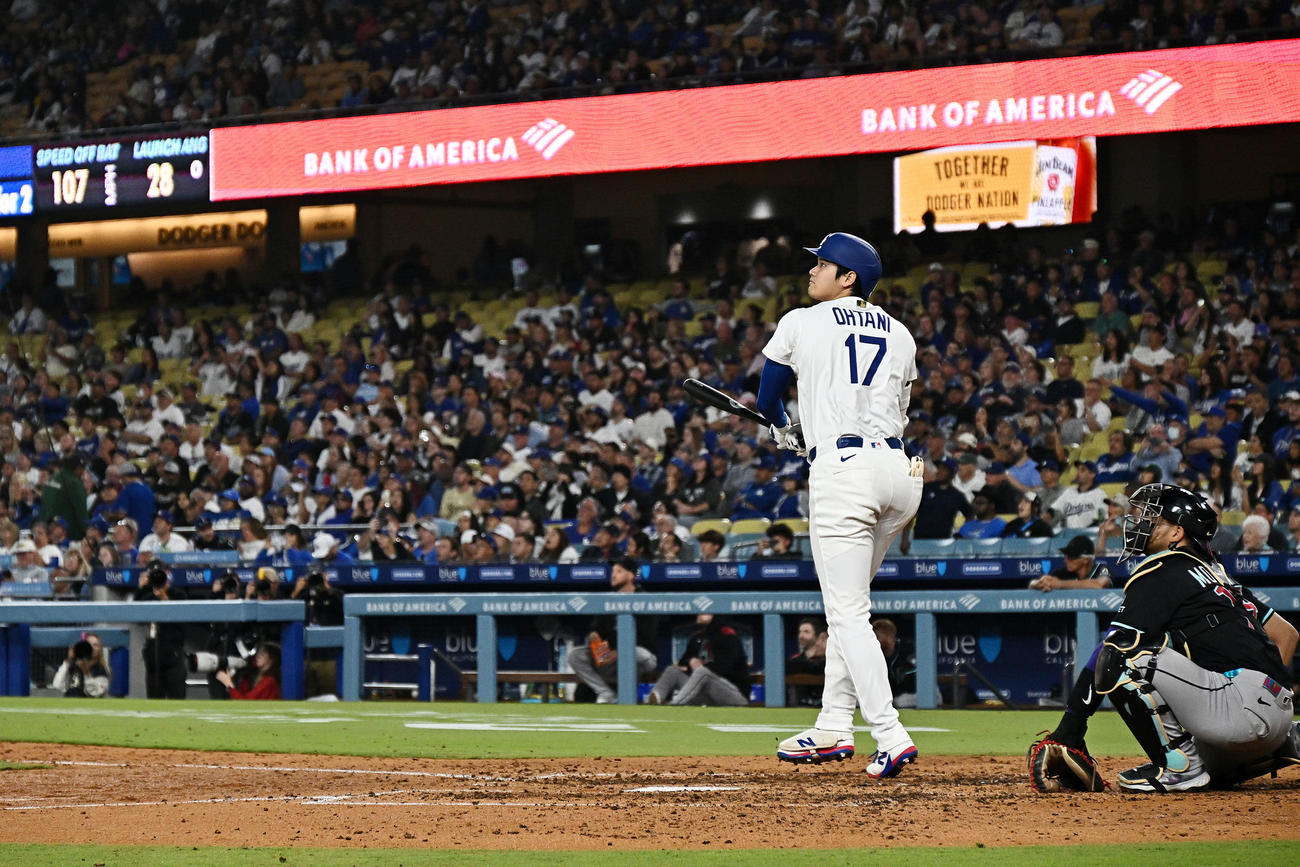 ドジャース対ダイヤモンドバックス　6回裏ドジャース1死、大谷は左越えソロ本塁打を放つ（撮影・滝沢徹郎）