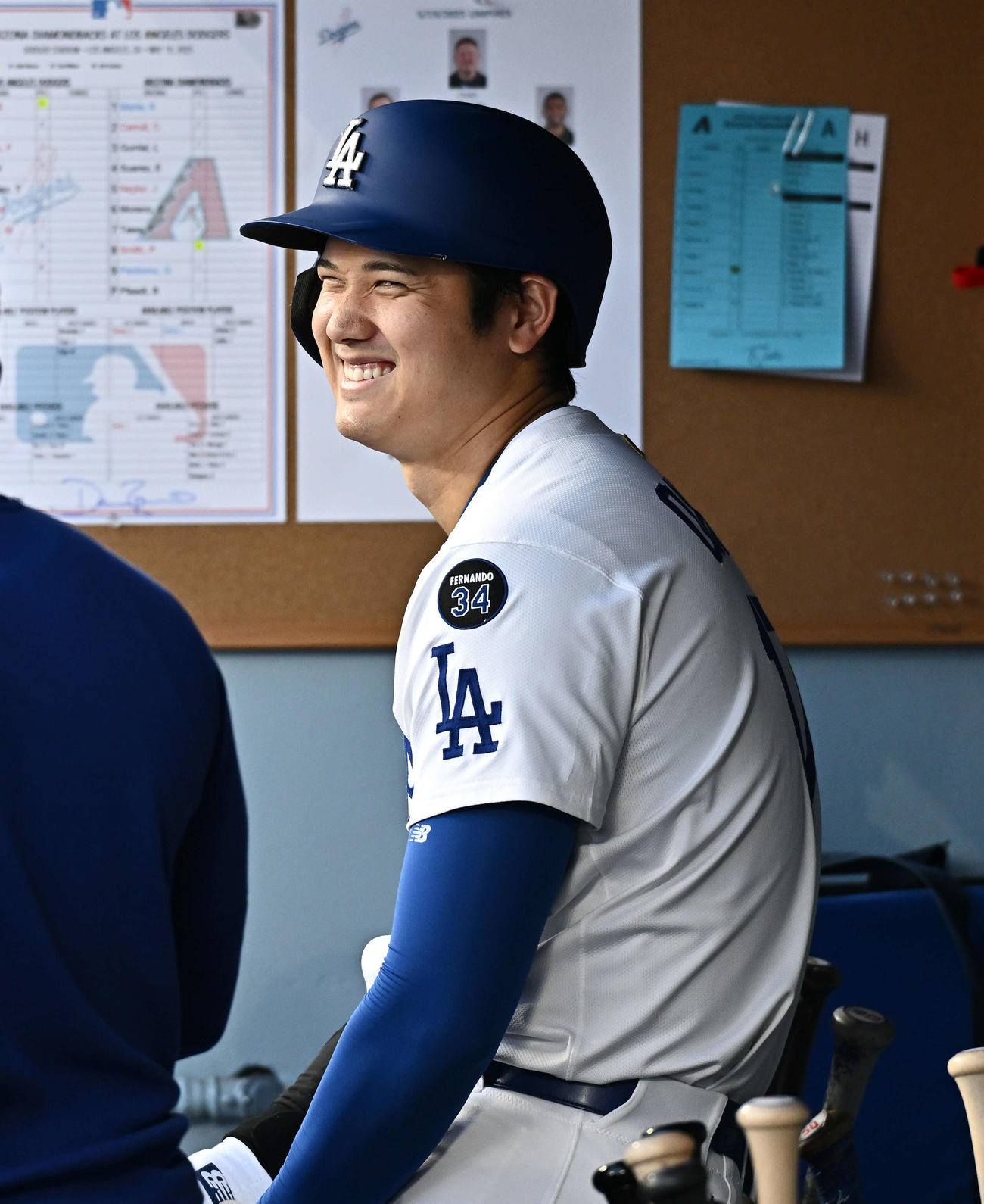 ドジャース対ダイヤモンドバックス　ベンチで笑顔のドジャース大谷（撮影・滝沢徹郎）