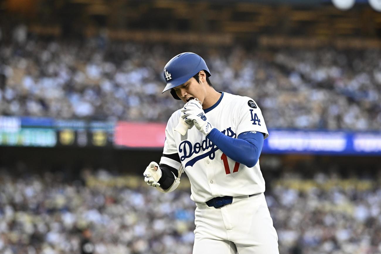 ドジャース対ダイヤモンドバックス　1回裏ドジャース無死、左飛に倒れた大谷（撮影・滝沢徹郎）