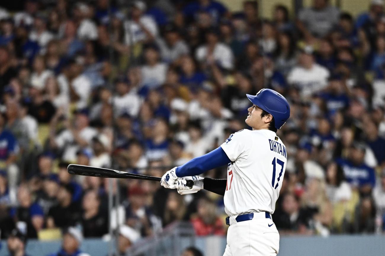 ドジャース対ダイヤモンドバックス　6回裏ドジャース無死一塁、右飛に倒れる大谷（撮影・滝沢徹郎）