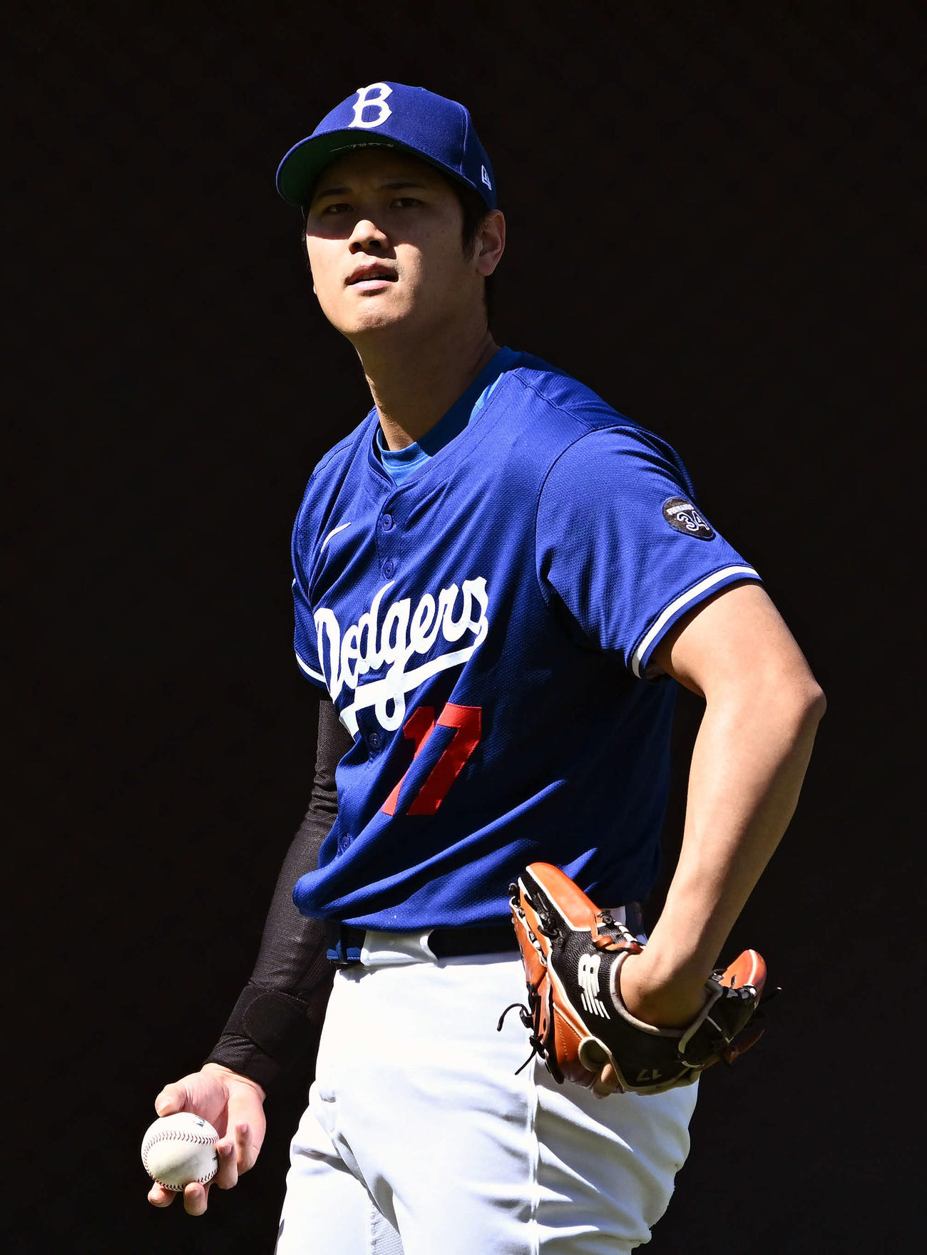 ドジャース対ダイヤモンドバックス　試合前練習でキャッチボールするドジャース大谷（撮影・滝沢徹郎）