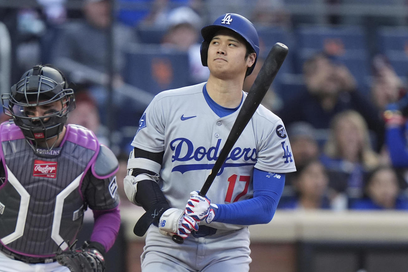 初回、空振り三振のドジャース大谷翔平（AP）