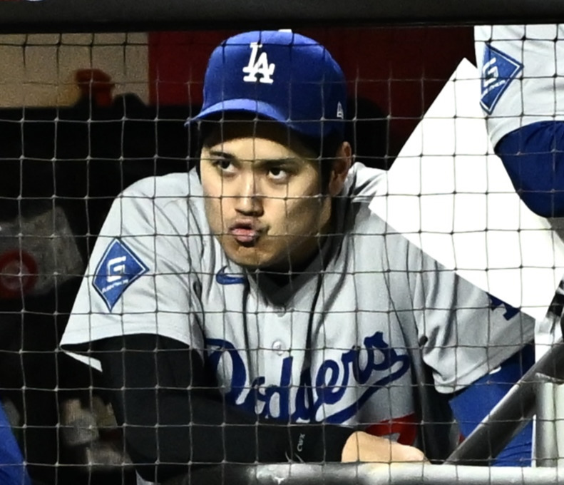 メッツ対ドジャース　9回表、ベンチで浮かない表情のドジャース大谷（撮影・滝沢徹郎）