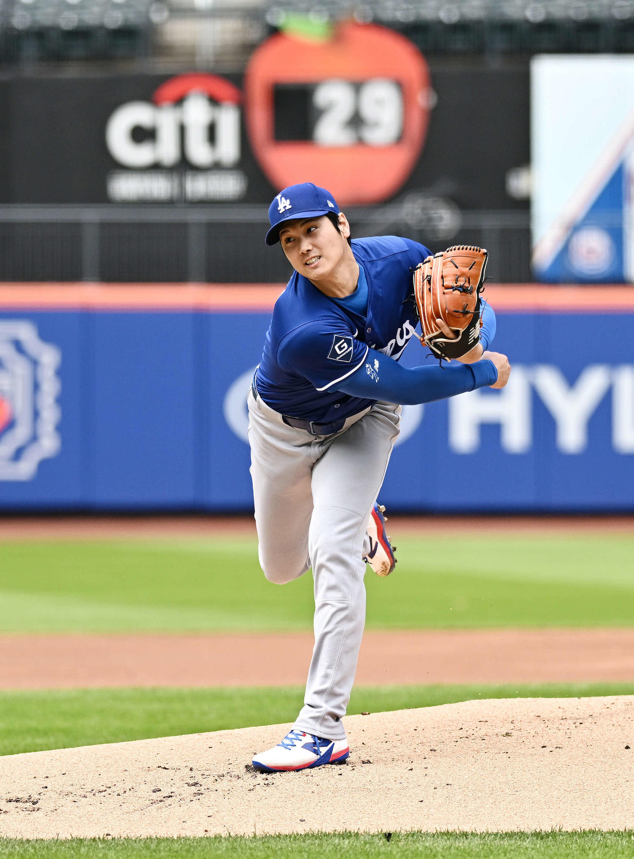 メッツ対ドジャース　試合前のライブBPで力投するドジャース大谷（撮影・滝沢徹郎）