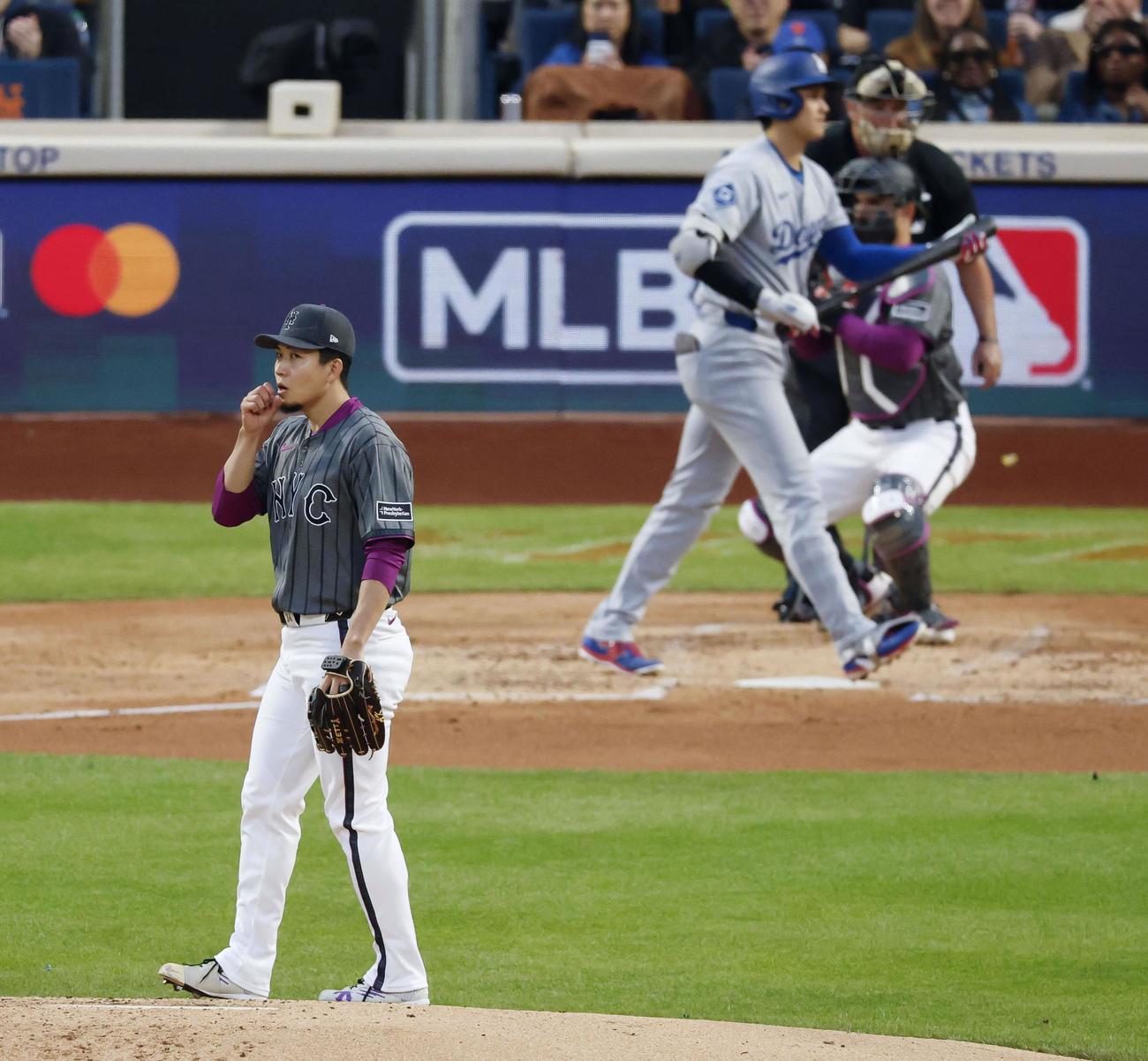 ドジャース戦の3回、大谷を空振り三振に仕留めたメッツ・千賀＝ニューヨーク（共同）