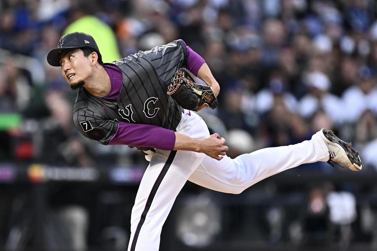 メッツ対ドジャース　2回からグラブを変更した千賀の投球（撮影・滝沢徹郎）