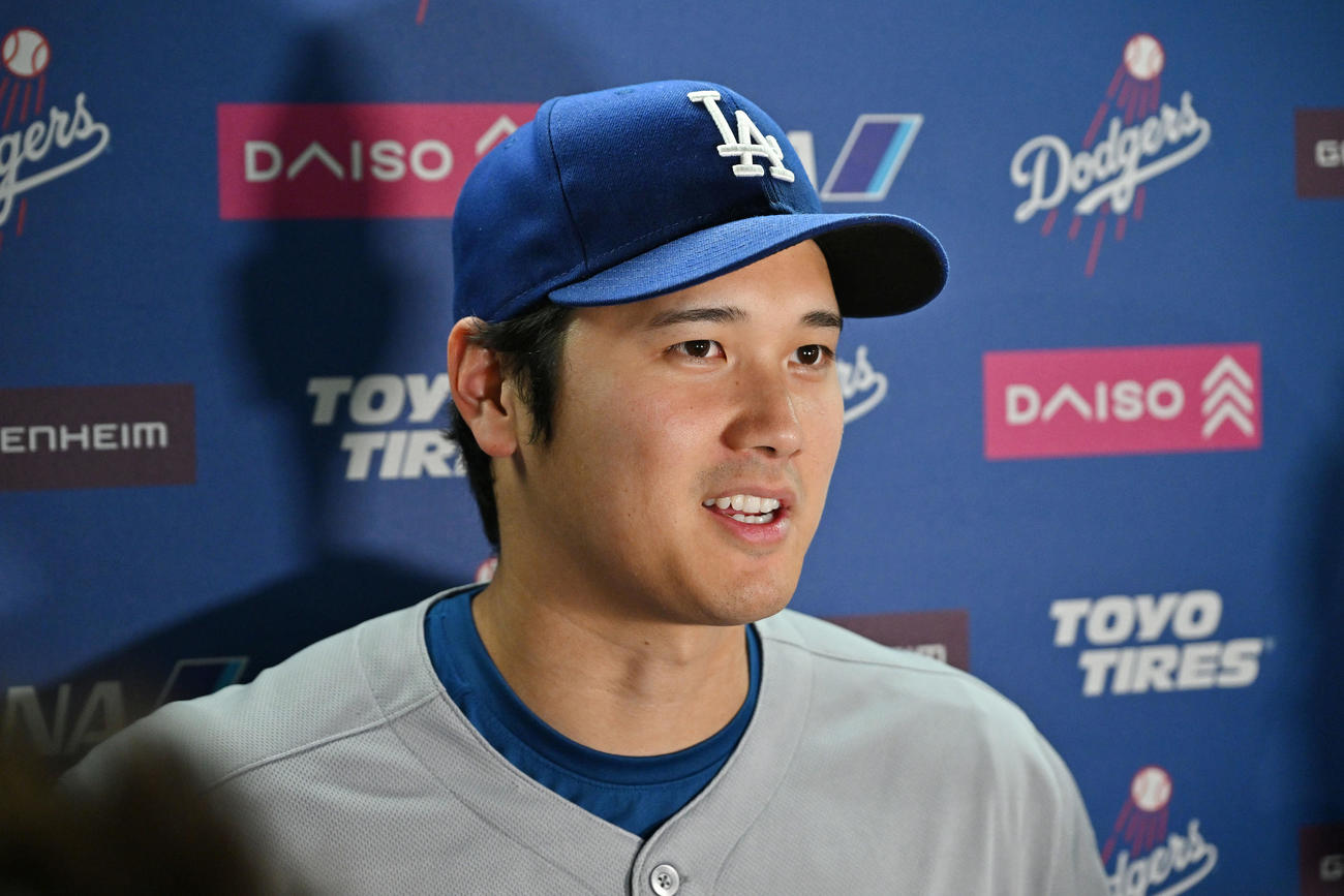 メッツ対ドジャース　試合後、取材に応じるドジャース大谷（撮影・滝沢徹郎）