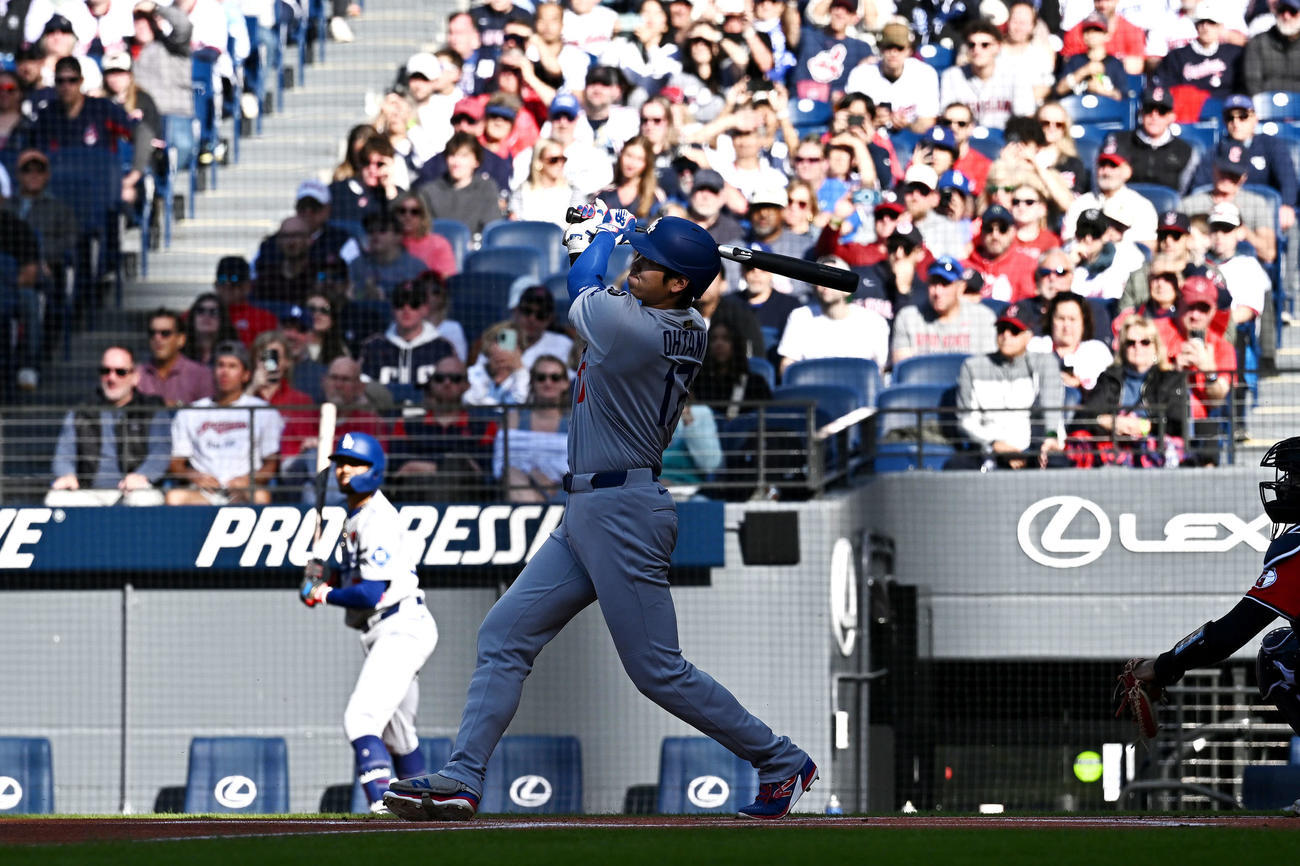 ガーディアンズ対ドジャース　1回表ドジャース無死、大谷は右越え先制ソロ本塁打を放つ（撮影・滝沢徹郎）