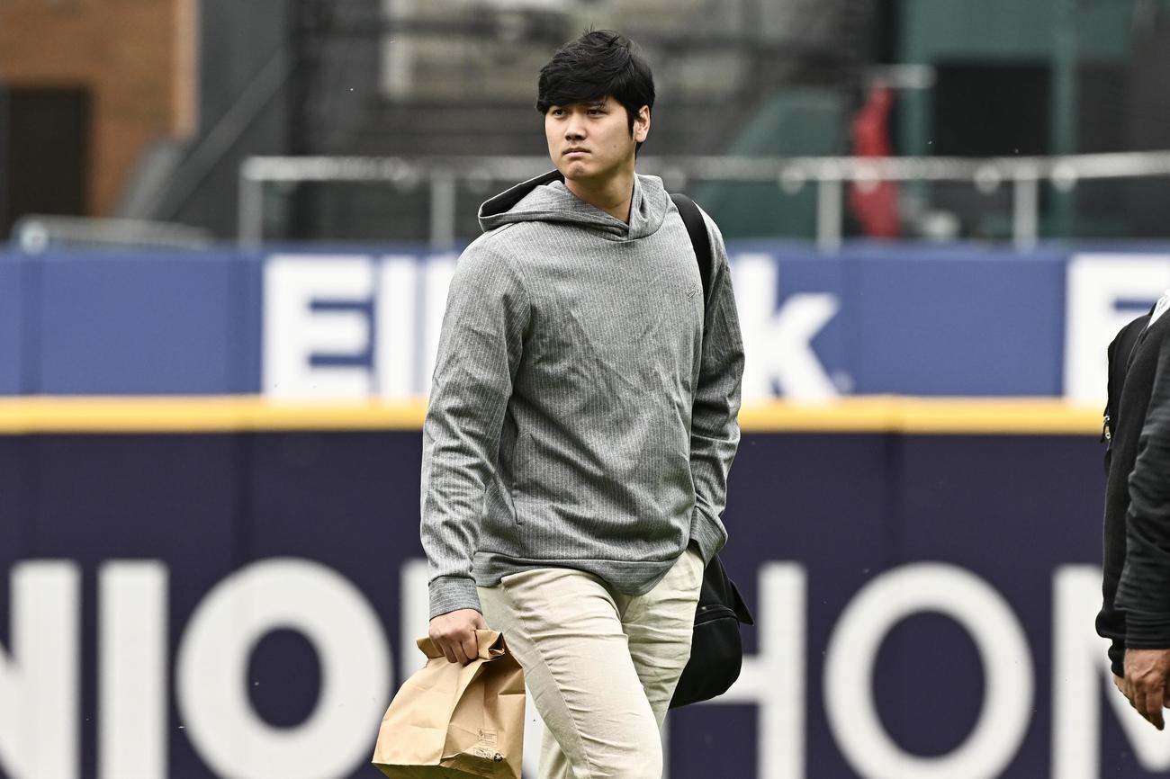 ガーディアンズ対ドジャース　球場入りするドジャース大谷（撮影・滝沢徹郎）