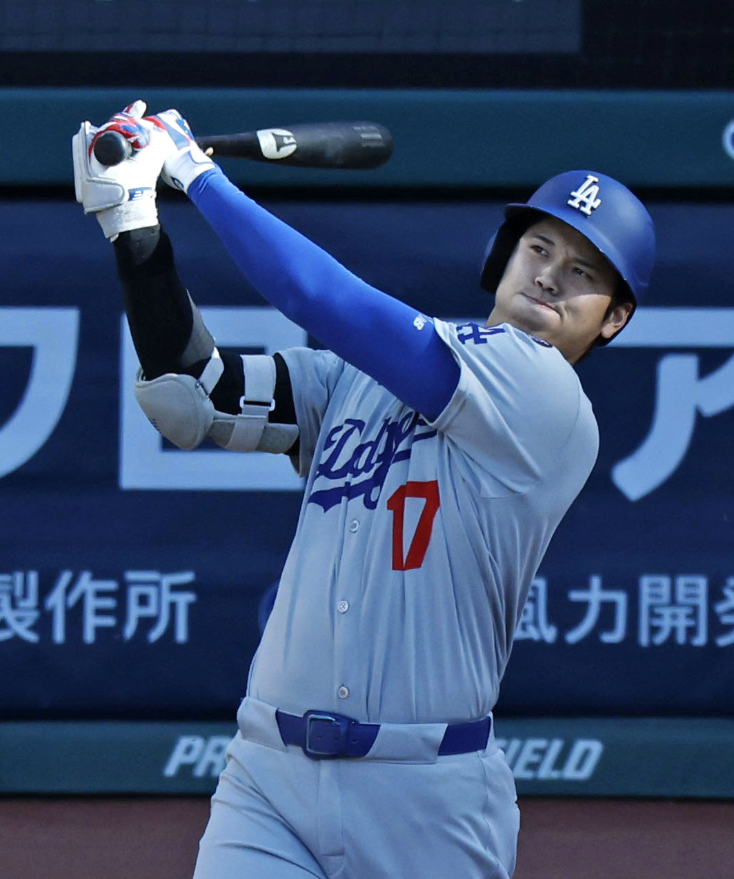 ガーディアンズ戦の1回、2試合連続の先頭打者本塁打となる19号を放つドジャース・大谷（共同）