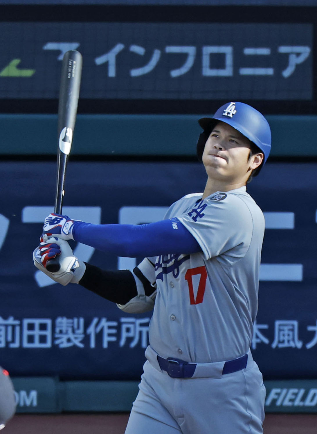 ガーディアンズ戦の1回、2試合連続の先頭打者本塁打となる19号を放つドジャース・大谷（共同）