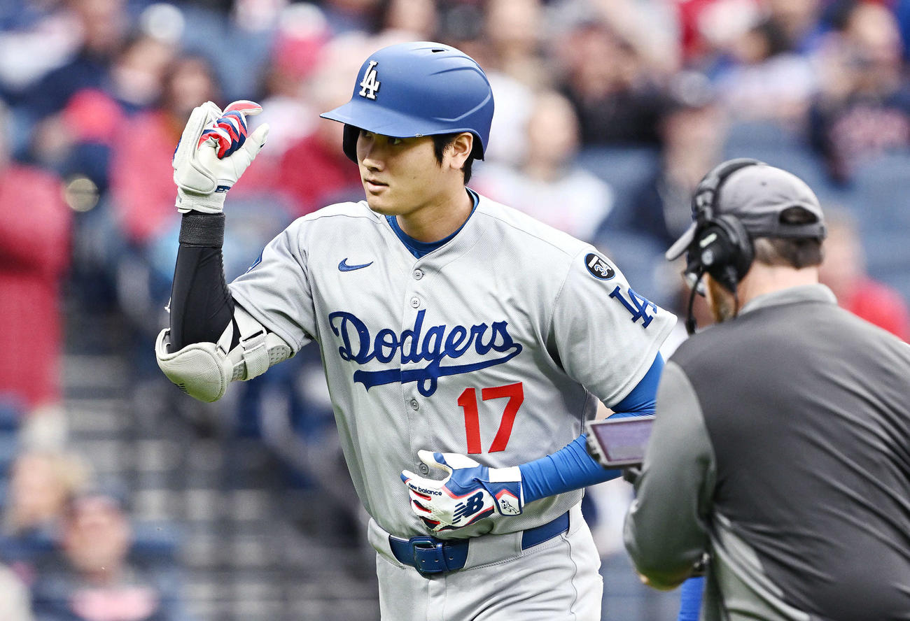 生還しデコルテポーズを決める大谷翔平