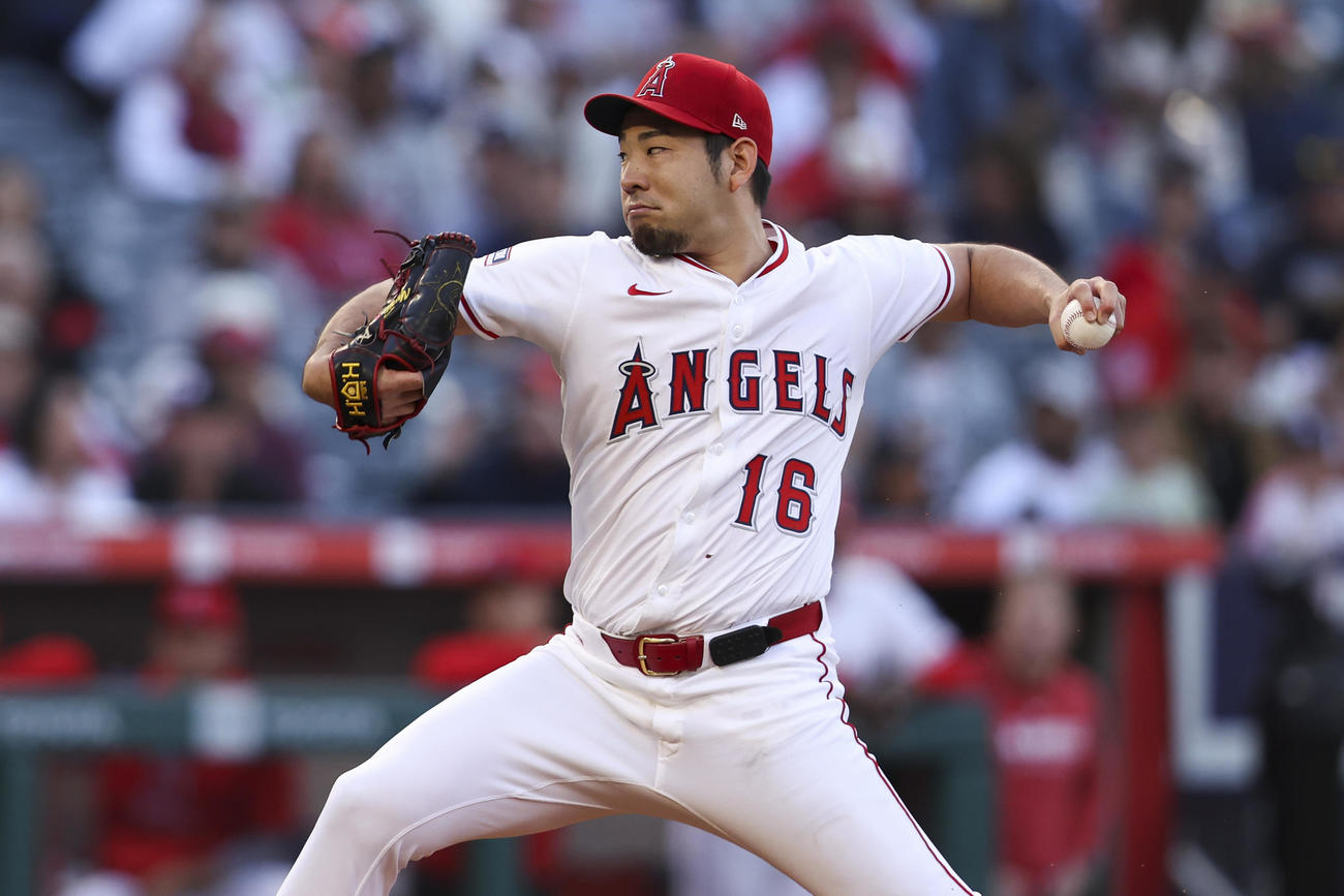 ヤンキース戦の1回、力投するエンゼルスの菊池雄星（AP）