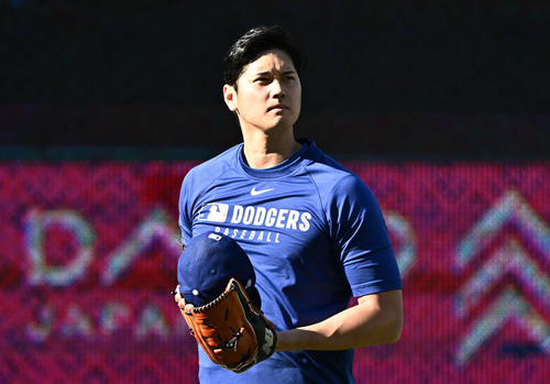 ドジャース対ヤンキース　試合前練習するドジャース大谷（撮影・滝沢徹郎）