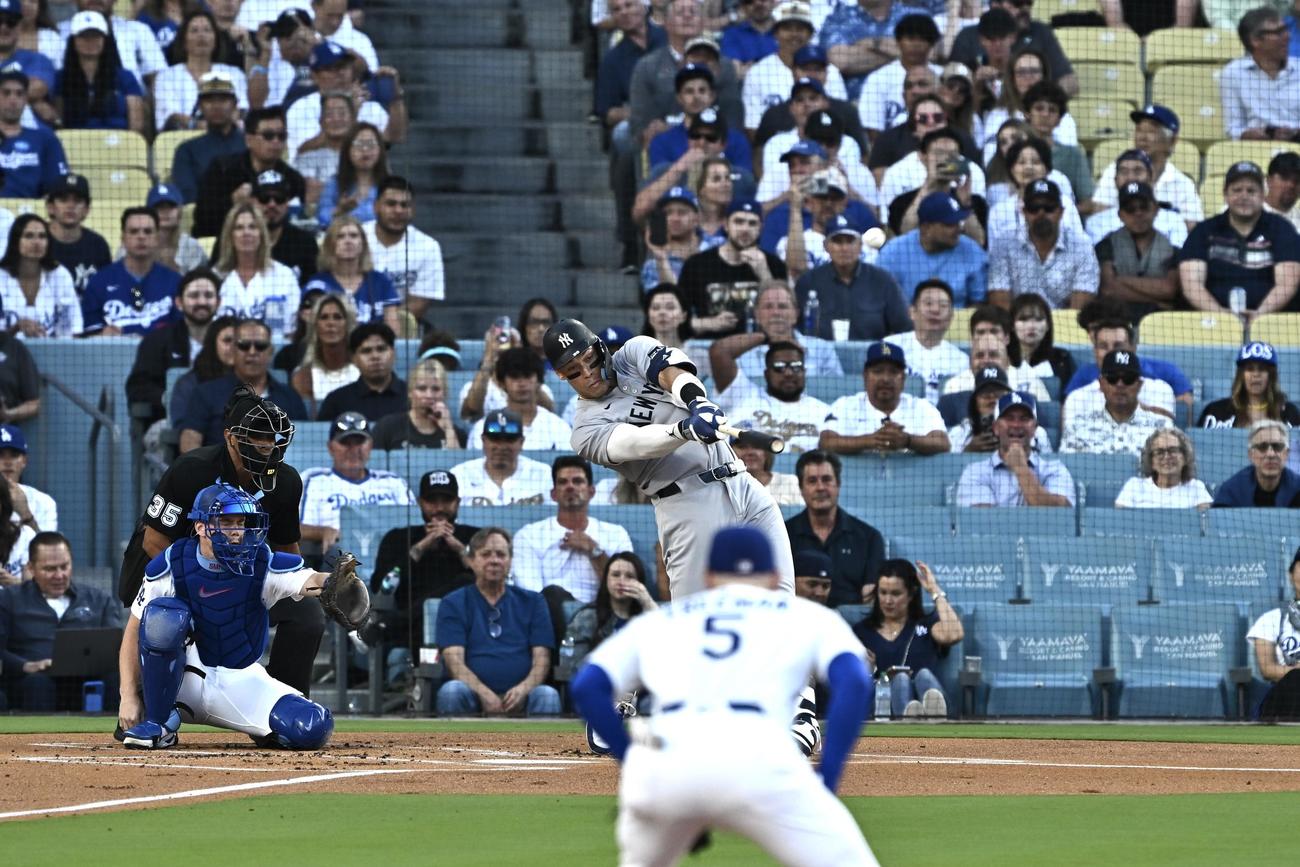 ドジャース対ヤンキース　1回表ヤンキース1死、アーロン・ジャッジは先制ソロ本塁打を放つ（撮影・滝沢徹郎）