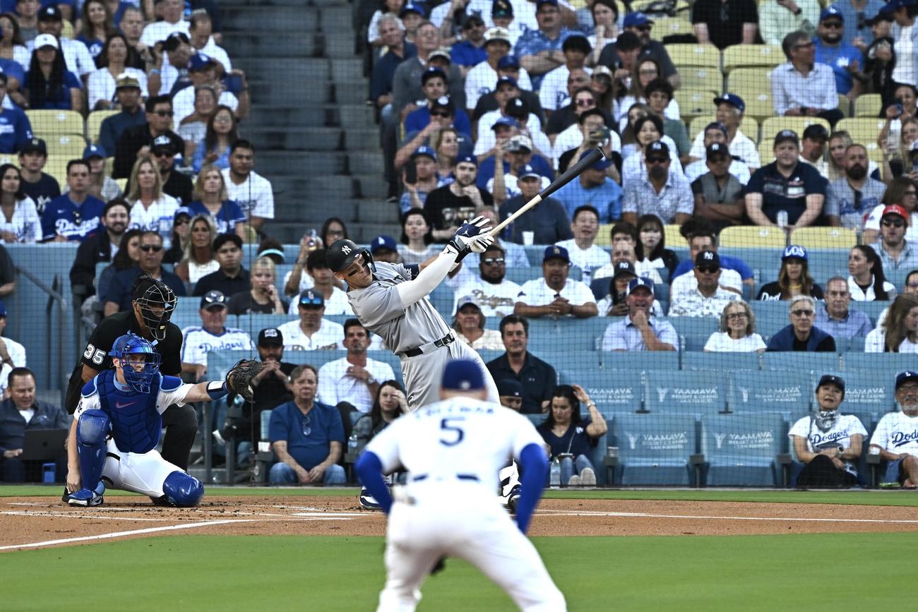 ドジャース対ヤンキース　1回表ヤンキース1死、アーロン・ジャッジは先制ソロ本塁打を放つ（撮影・滝沢徹郎）