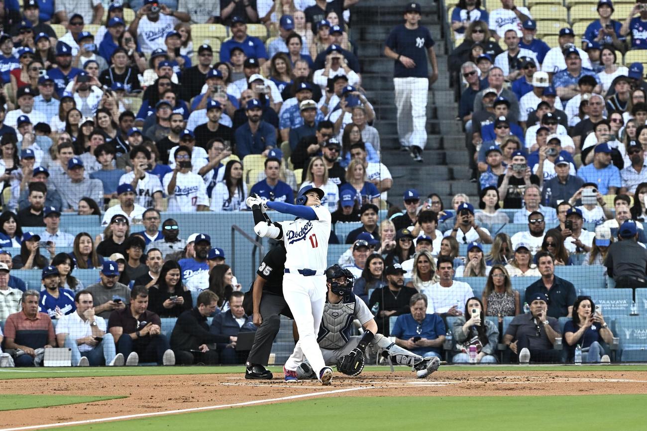 ドジャース対ヤンキース　1回裏ドジャース無死、大谷はソロ本塁打を放つ（撮影・滝沢徹郎）