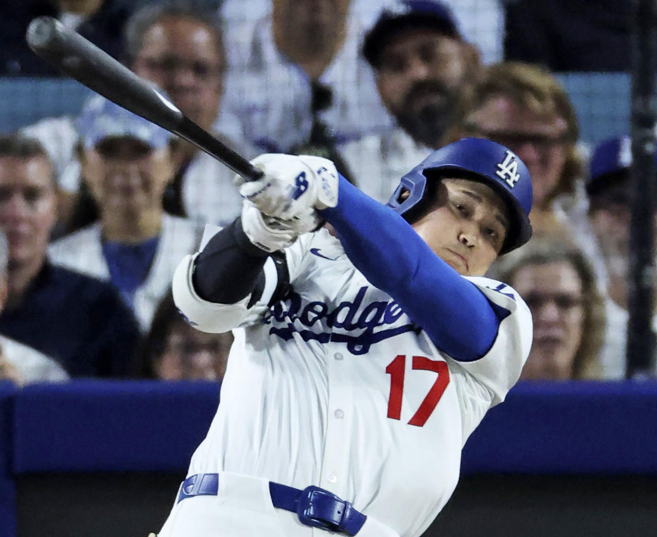 ヤンキース戦の6回、この試合2本目の本塁打を放つドジャース大谷＝ロサンゼルス（共同）