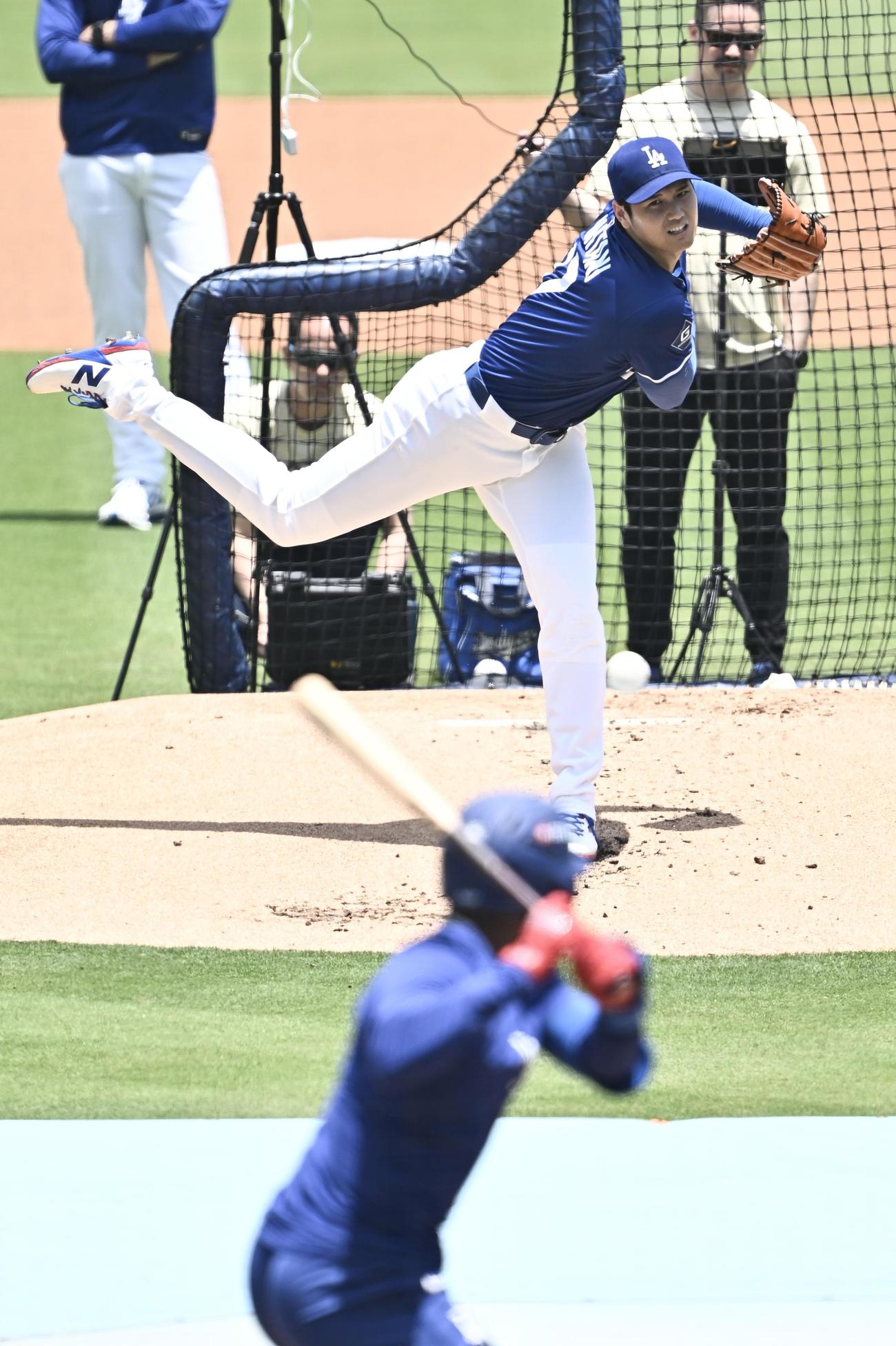 ドジャース対ヤンキース　試合前にライブBPをするドジャース大谷（撮影・滝沢徹郎）