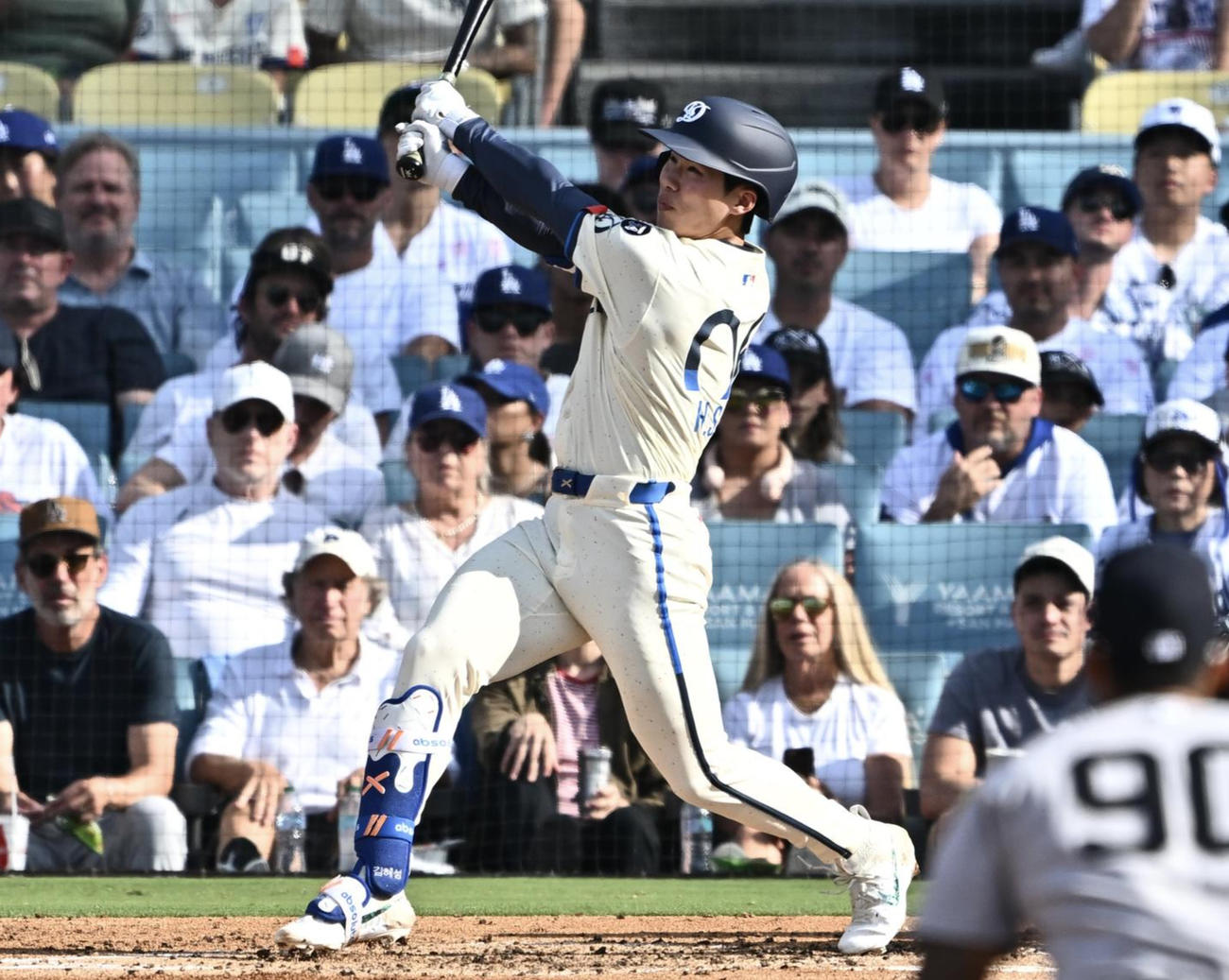 ドジャース対ヤンキース　2回裏ドジャース2死二塁、キム・へソンは2点本塁打を放つ（撮影・滝沢徹郎）