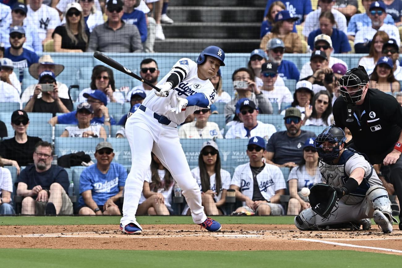 一ドジャース対ヤンキース　1回裏ドジャース無死、空振り三振に倒れる大谷（撮影・滝沢徹郎）