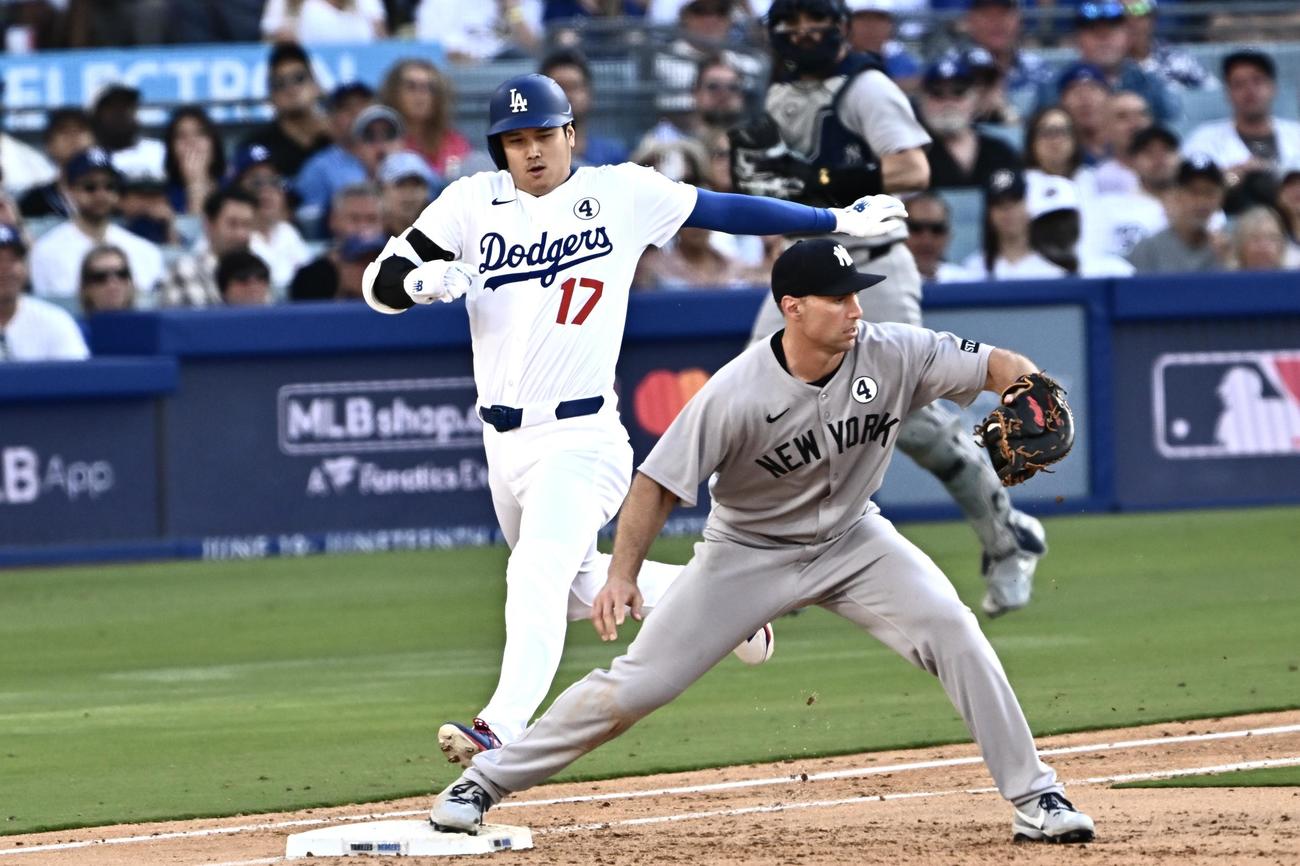 ドジャース対ヤンキース　6回裏ドジャース無死、大谷は三ゴロに倒れる。一塁手ゴールドシュミット（撮影・滝沢徹郎）