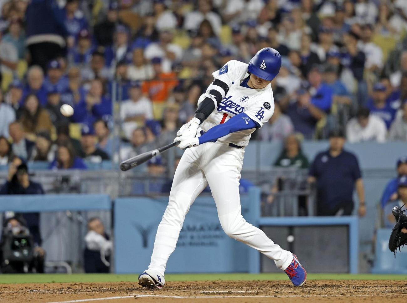 メッツ戦の7回、23号ソロを放つドジャース大谷翔平（共同）