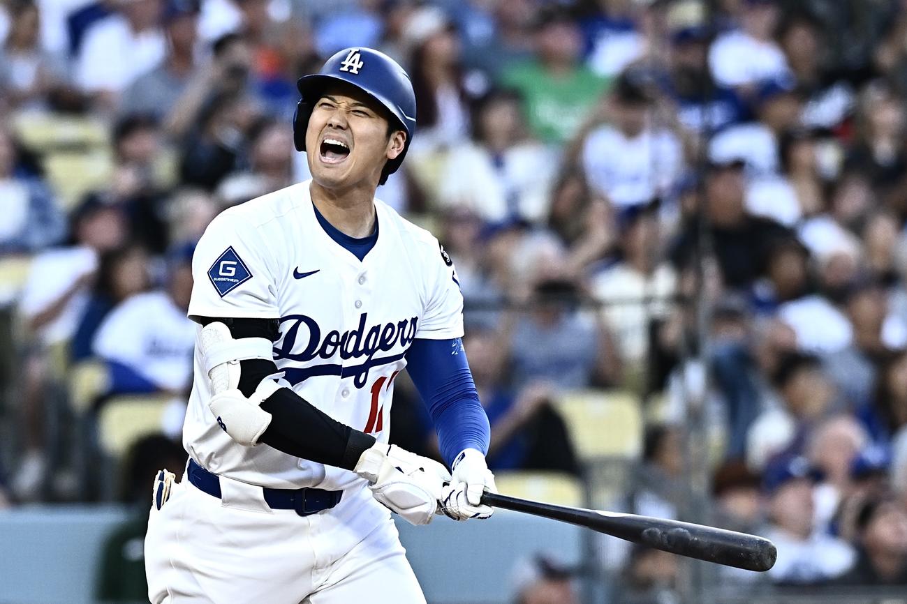 ドジャース対メッツ　1回裏ドジャース無死、中飛に倒れ悔しがる大谷（撮影・滝沢徹郎）