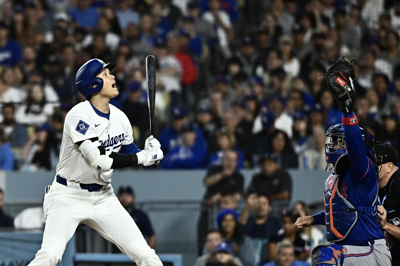 ドジャース対メッツ　5回裏ドジャース2死一塁、高めの球に驚く大谷（撮影・滝沢徹郎）