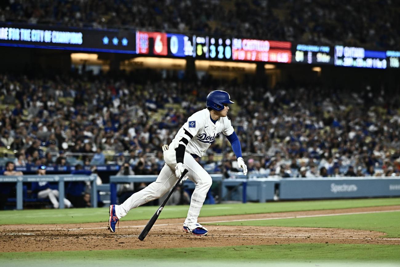 ドジャース対メッツ　8回裏ドジャース無死、大谷は右前打を放つ（撮影・滝沢徹郎）