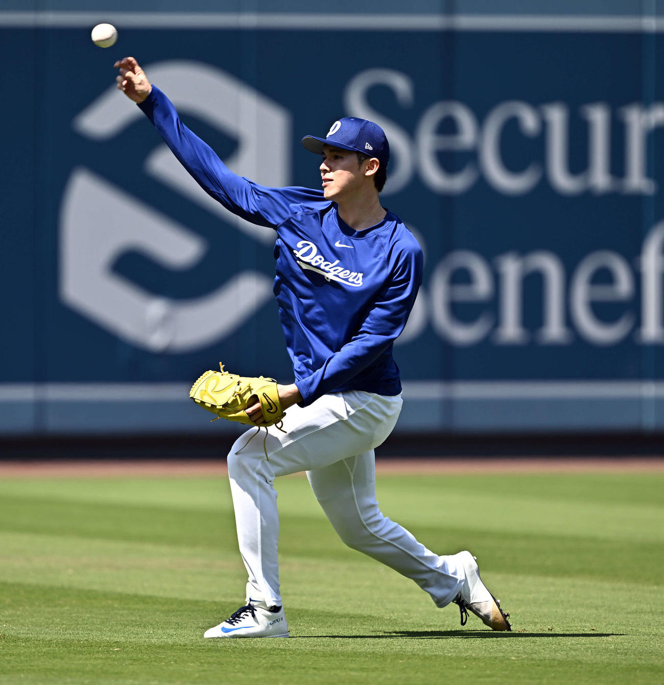 ドジャース対メッツ　試合前練習で調整するドジャース佐々木（撮影・滝沢徹郎）