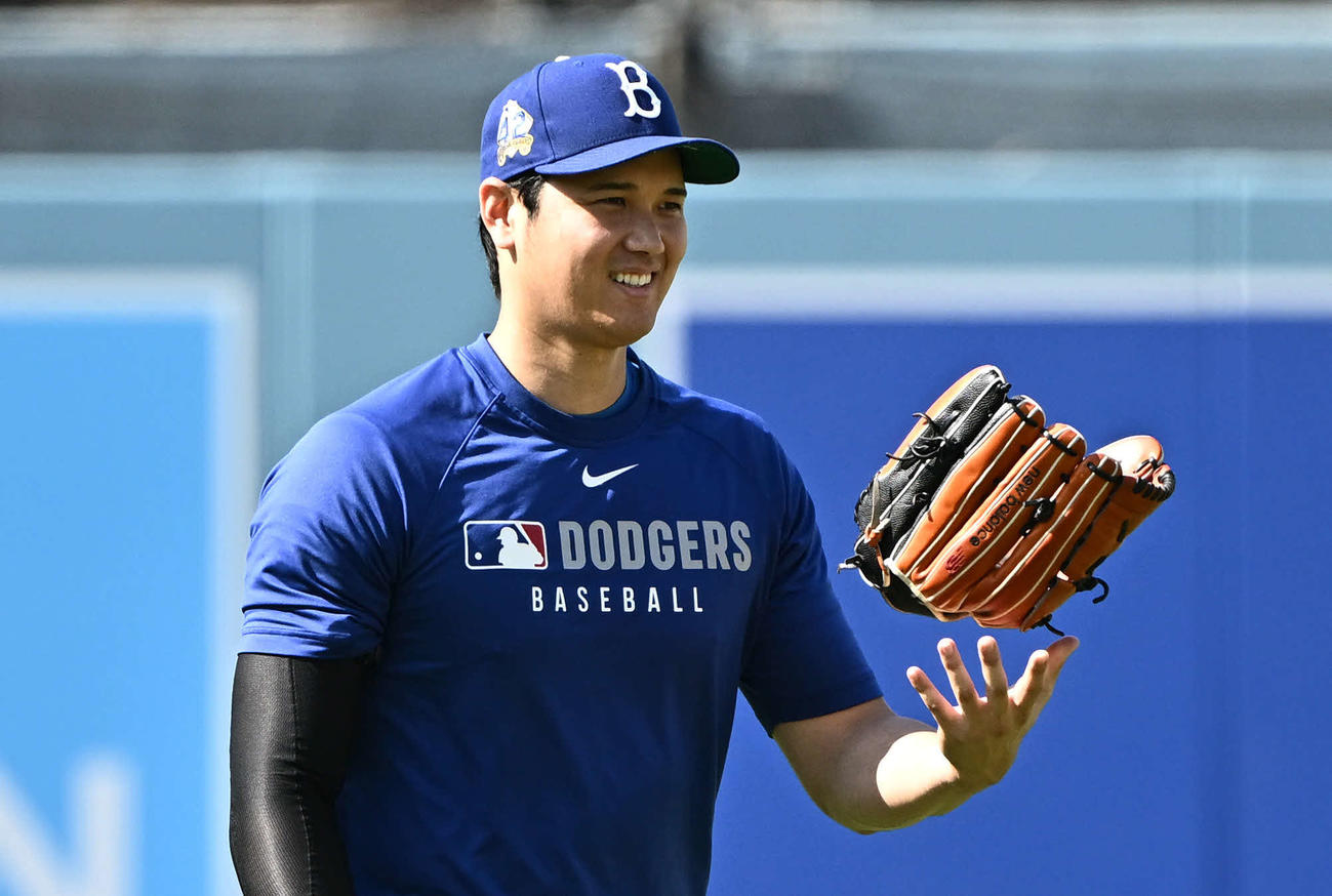 ドジャース対メッツ　試合前練習で笑顔のドジャース大谷（撮影・滝沢徹郎）