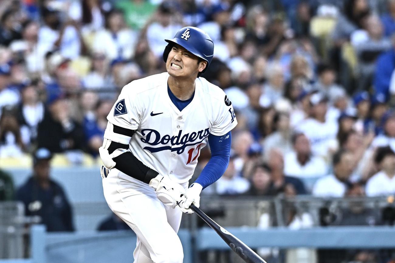 ドジャース対メッツ　1回裏ドジャース無死、中飛に倒れ悔しがる大谷（撮影・滝沢徹郎）