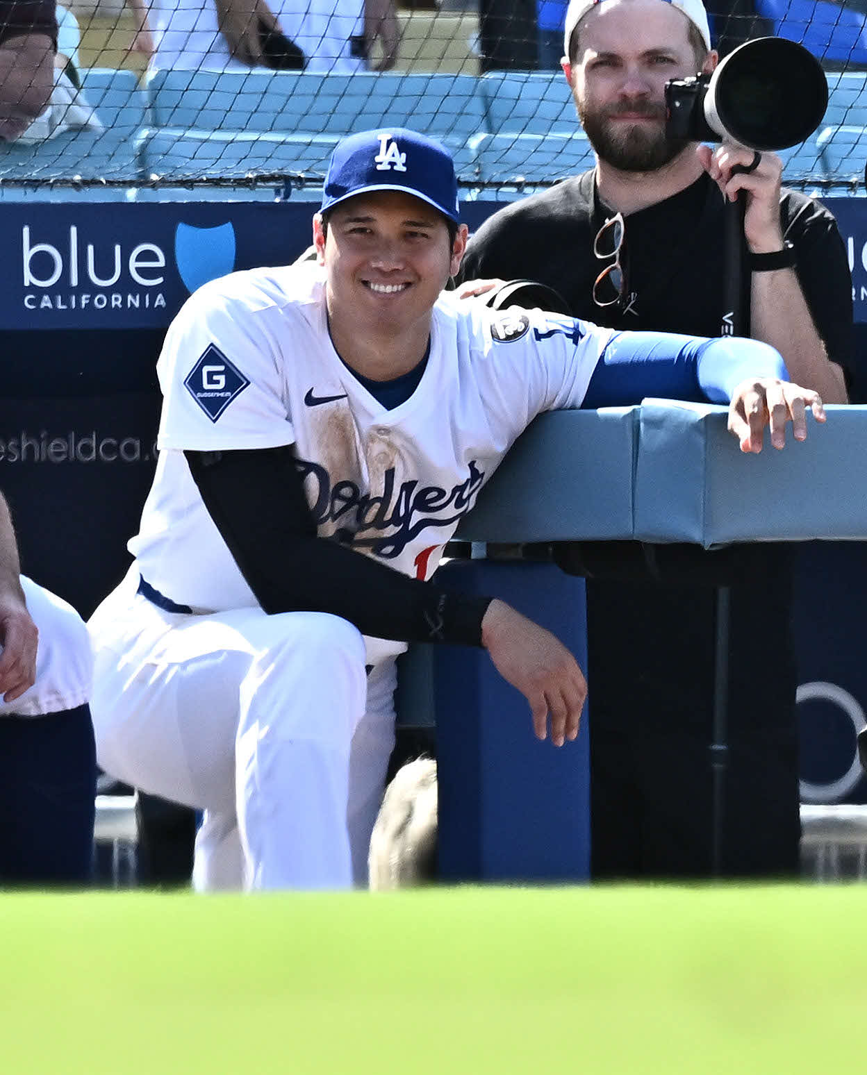 ドジャース対メッツ　9回表、ベンチで笑顔を見せるドジャース大谷（撮影・滝沢徹郎）