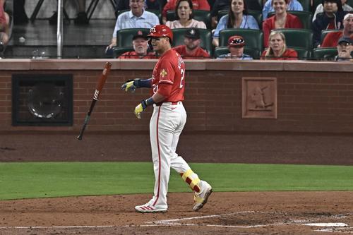 カージナルス対ドジャース　5回裏カージナルス1死二塁、頭部付近の四球のボールに怒るヌートバー（撮影・滝沢徹郎）