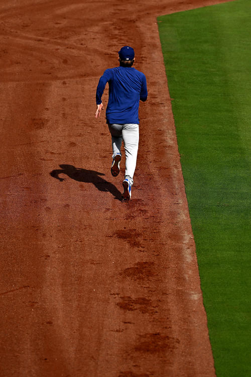 カージナルス対ドジャース　試合前練習で調整するドジャース山本（撮影・滝沢徹郎）