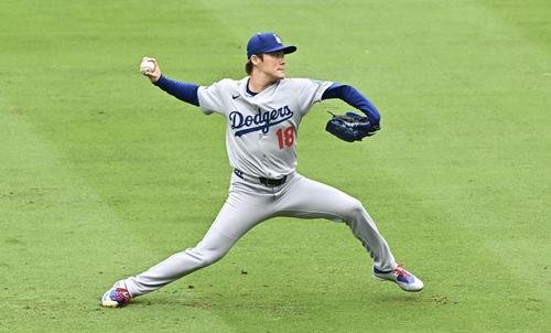 カージナルス対ドジャース　試合の準備をするドジャース山本（撮影・滝沢徹郎）