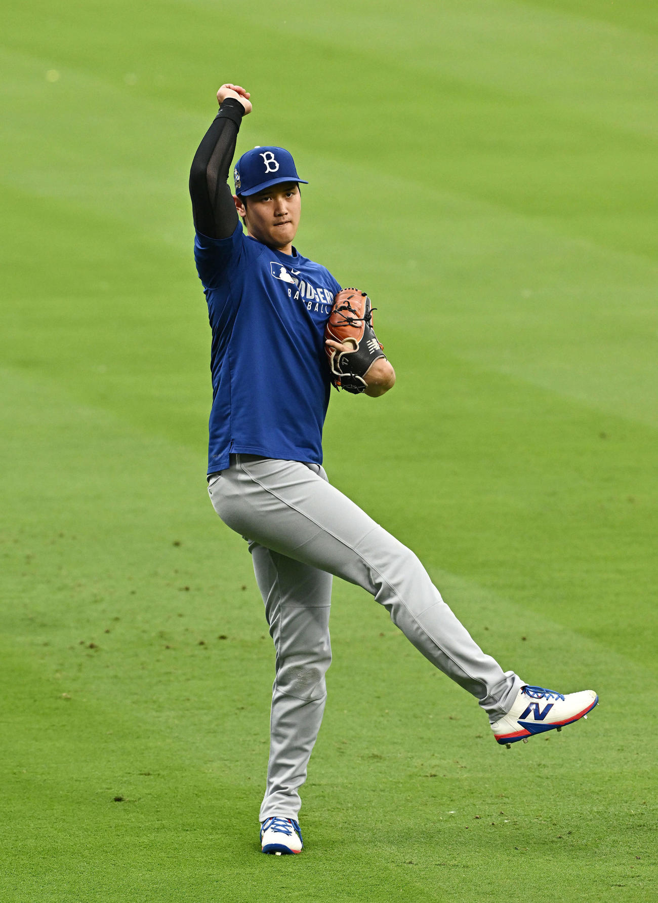 カージナルス対ドジャース　試合前練習で調整するドジャース大谷（撮影・滝沢徹郎）