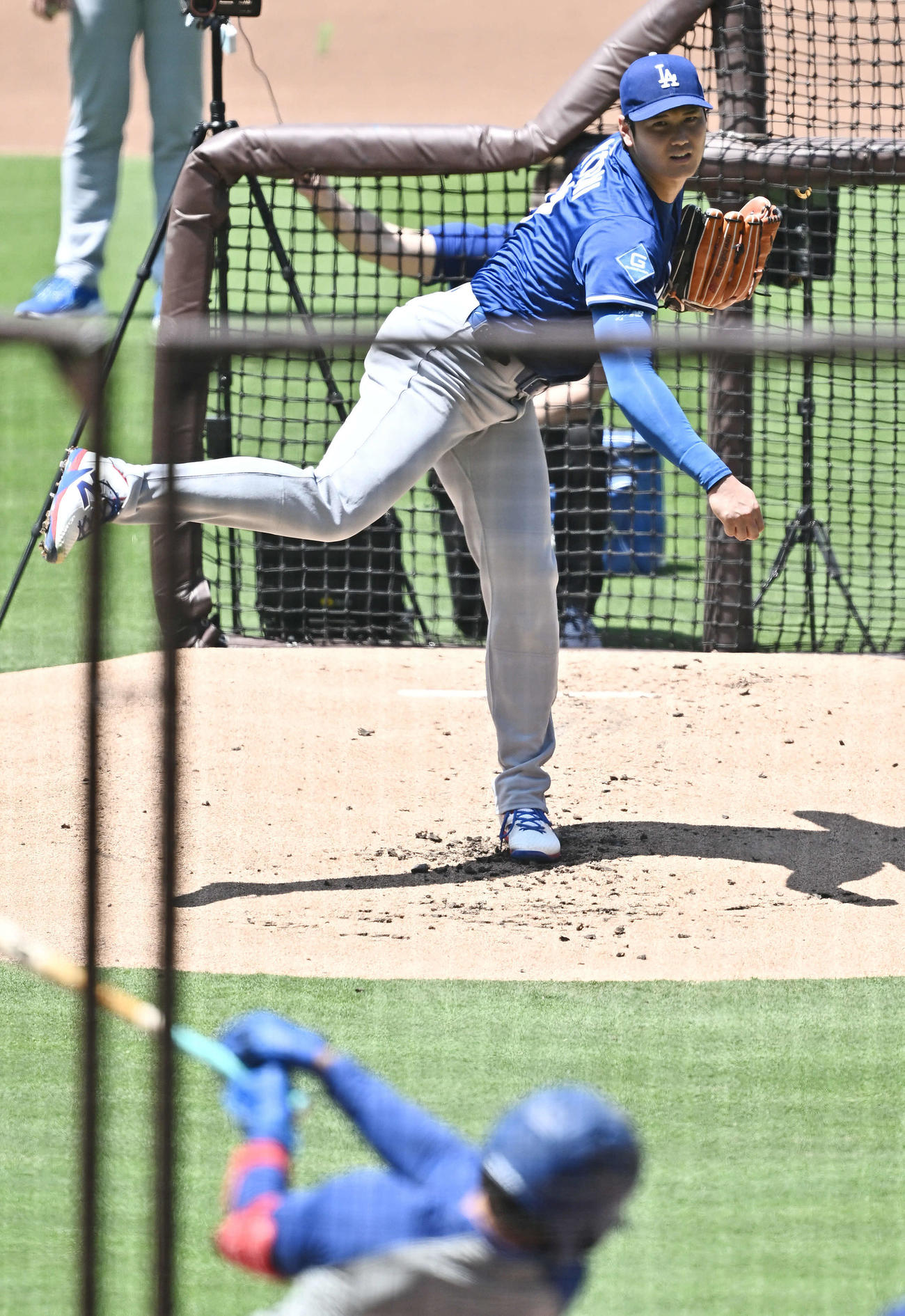 パドレス対ドジャース　試合前練習でライブBPをするドジャース大谷（撮影・滝沢徹郎）