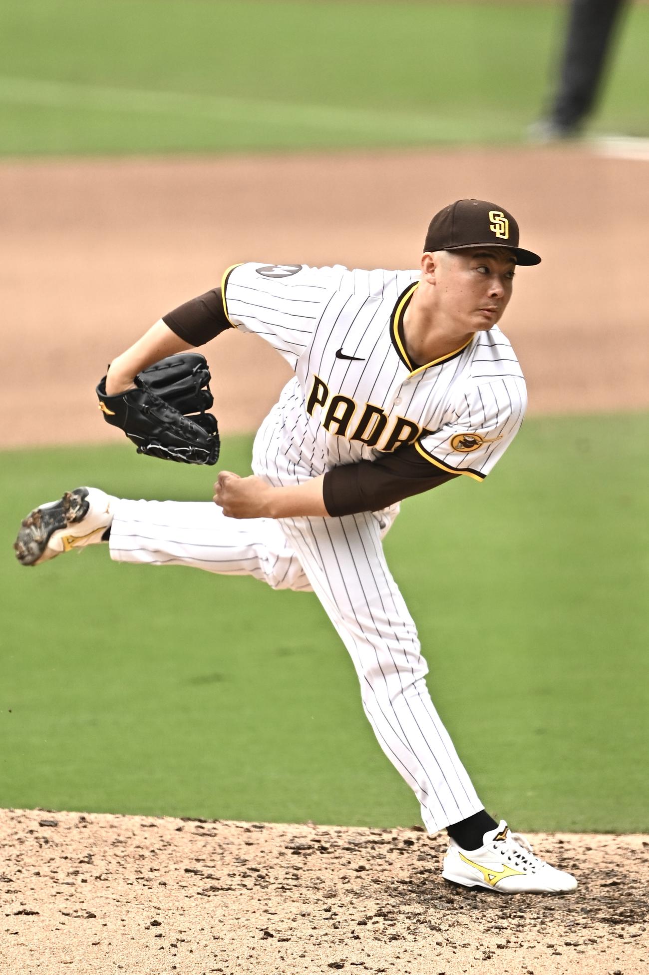 パドレス対ドジャース　7回表、パドレス4番手で登板する松井（撮影・滝沢徹郎）