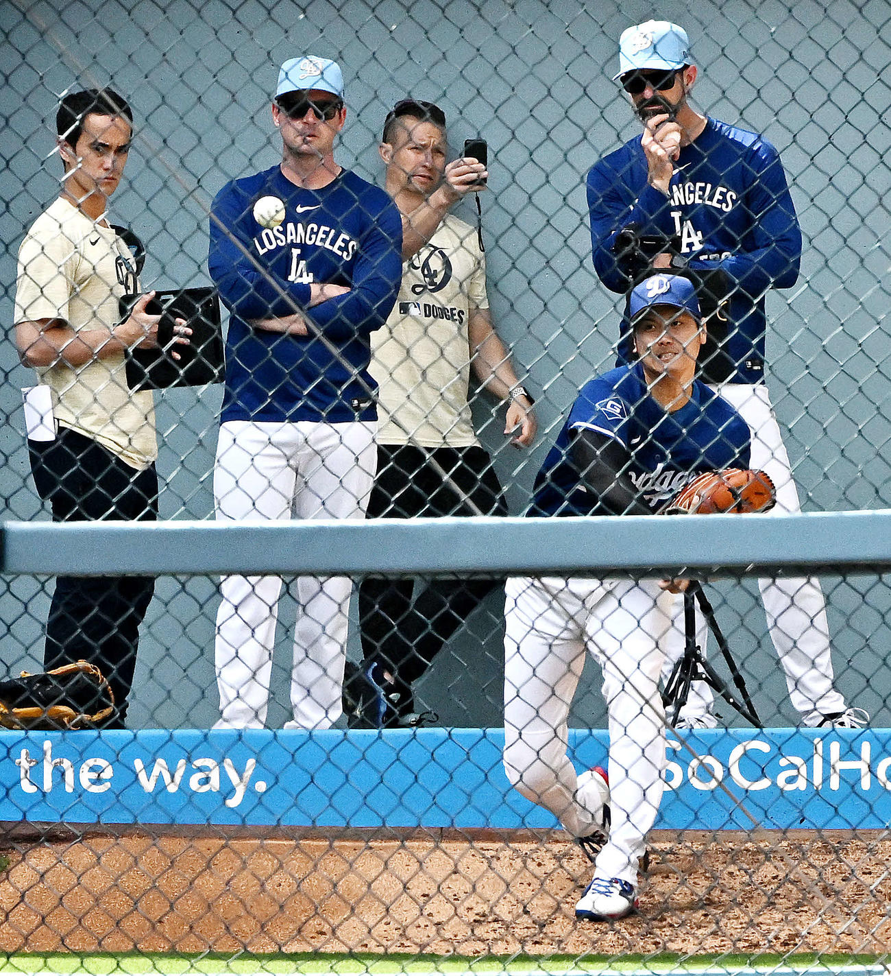 ドジャース対ジャイアンツ　試合前のブルペンで投球練習するドジャース大谷（撮影・滝沢徹郎）